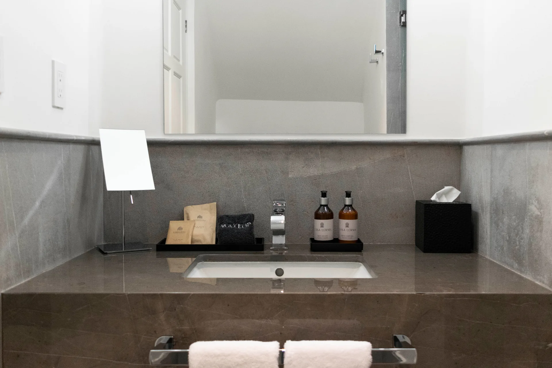 Deluxe Suite - 4