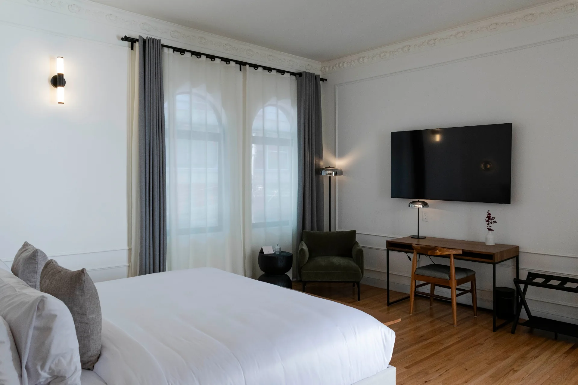 Deluxe Suite - 2