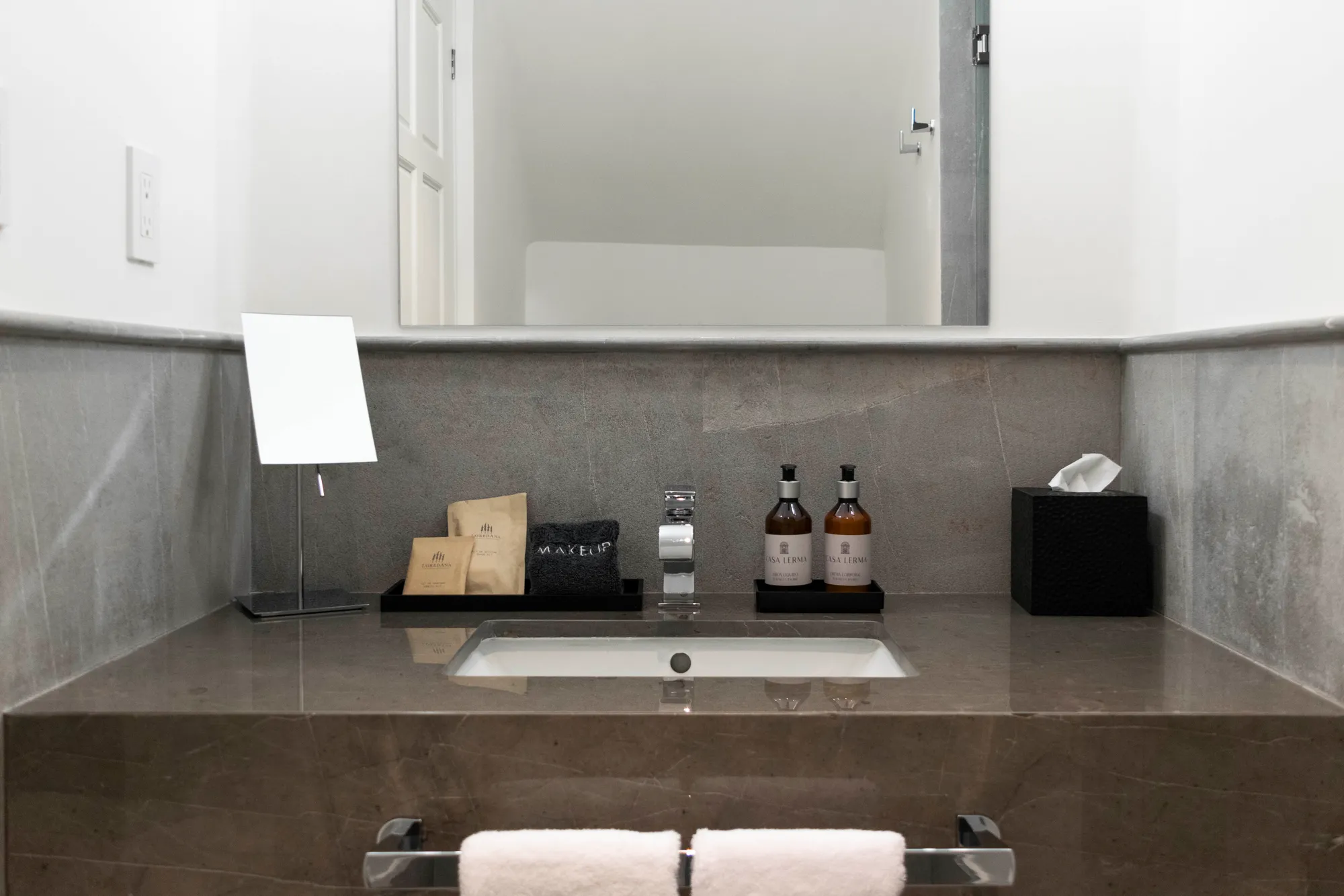 Deluxe Suite - 7