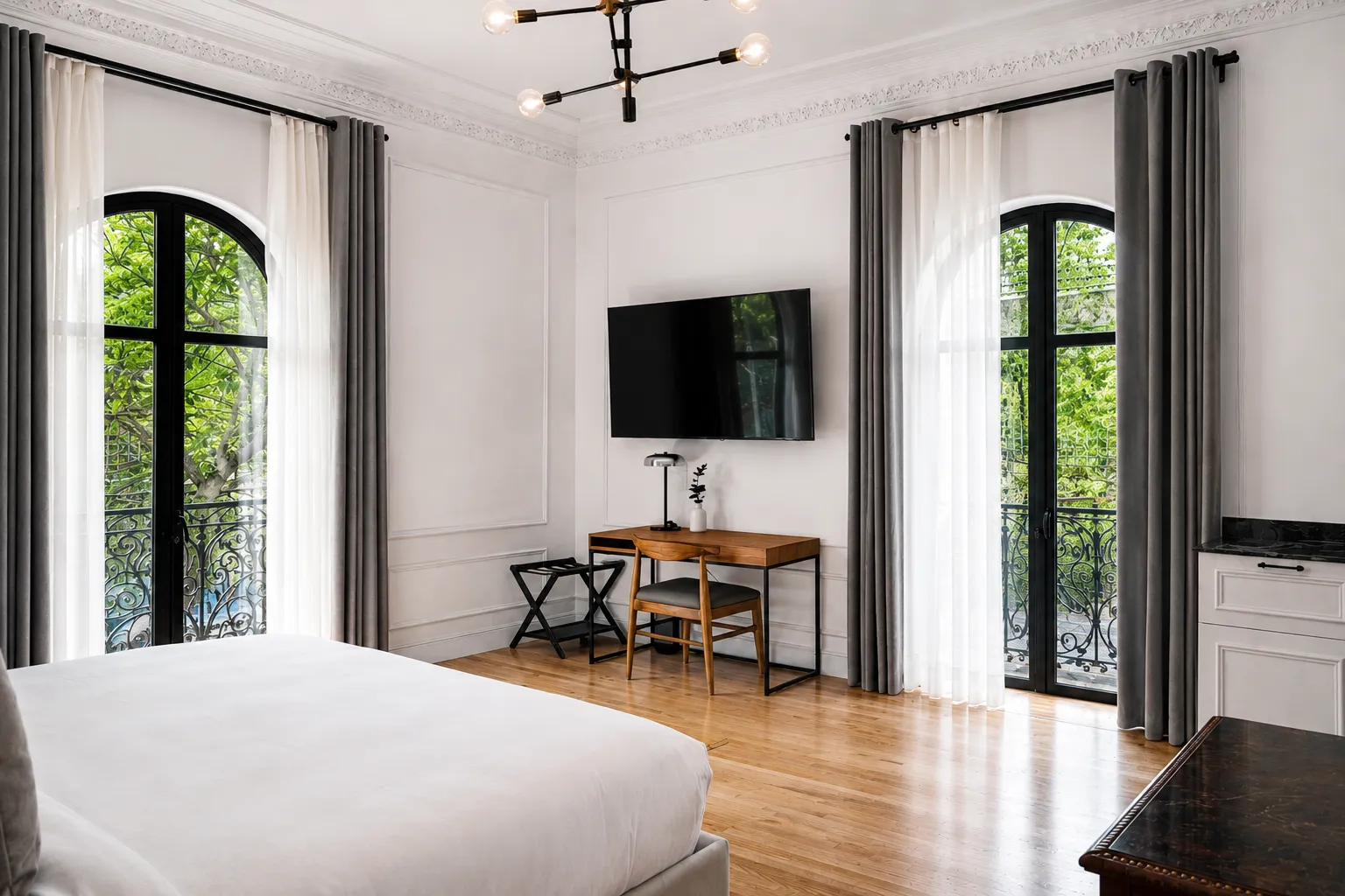 Deluxe Suite - 3